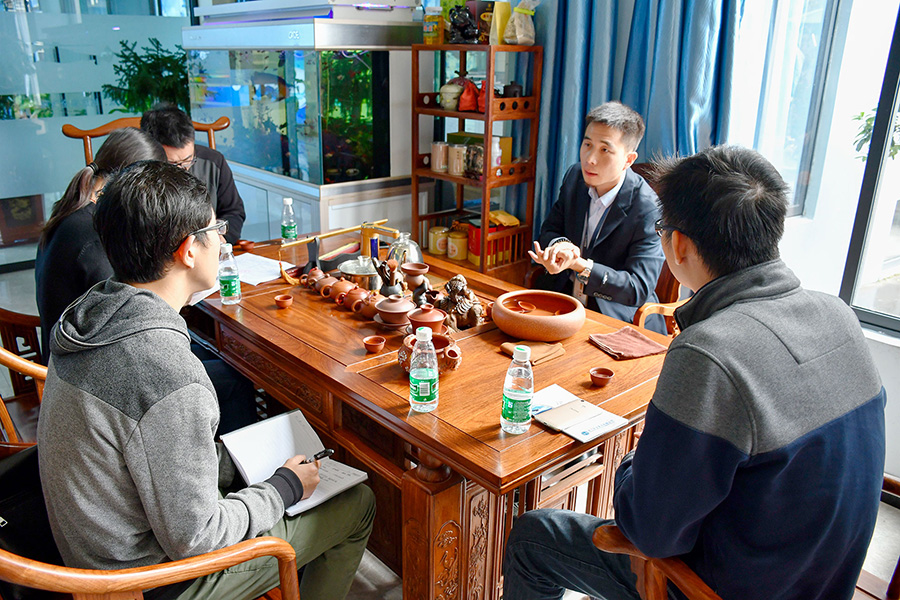 恒大地產領導考察送飛實業集團的留影紀念圖